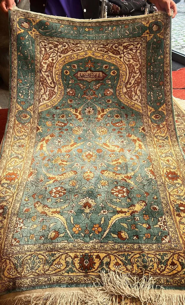 Hereke soie et fil d'argent 170x105